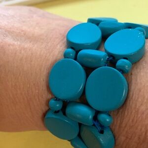 Blue bracelet stretch*